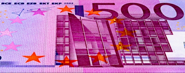 Evro je pao nakon što je Evropska centralna banka zadržala kamatnu stopu u junu na 0,00 odsto